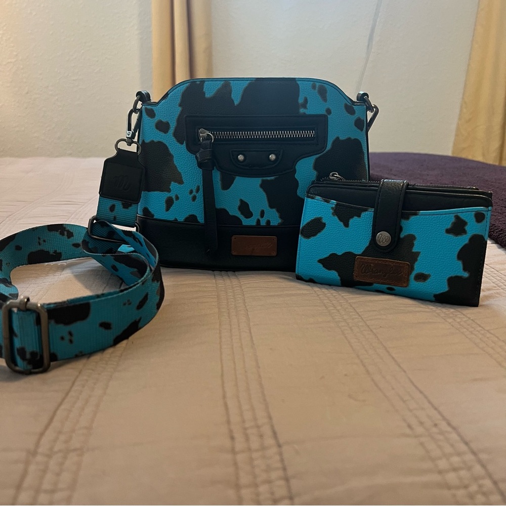 Wrangler Crossbody purse and Wallet - Picture 2 of 5